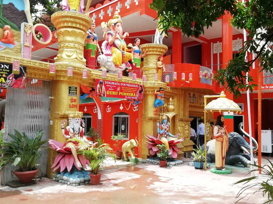 Паломництво до Індії: берег Ганги в Харідварі та духовна практика в ашрамі під благословенням Гімалайського Майстра.