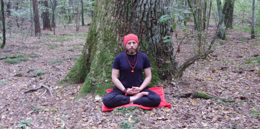 Йогі Іша та Пайлот Баба: зустріч учня з Гуру та ініціація. Шлях до себе: розчинення індивідуального в безкінечному.